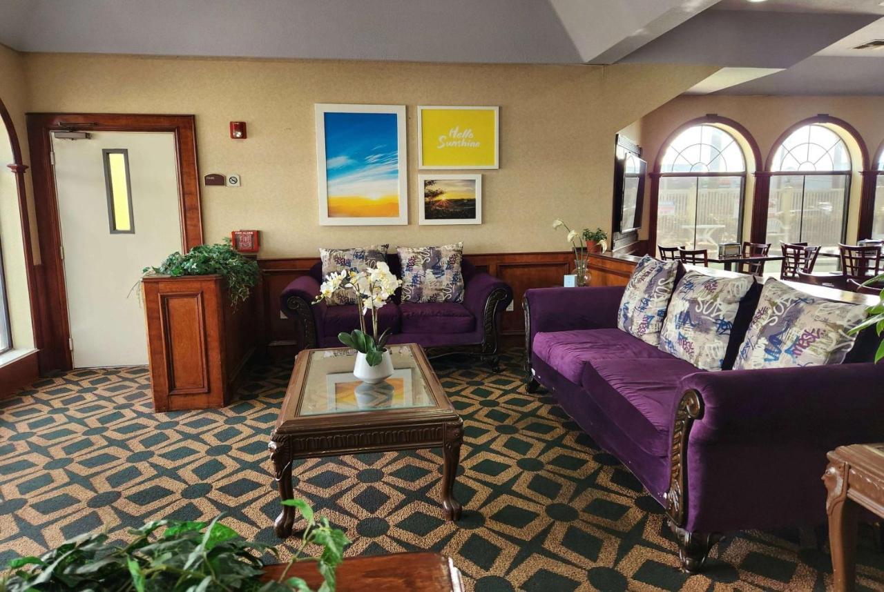 Days Inn & Suites By Wyndham Pasadena Bagian luar foto
